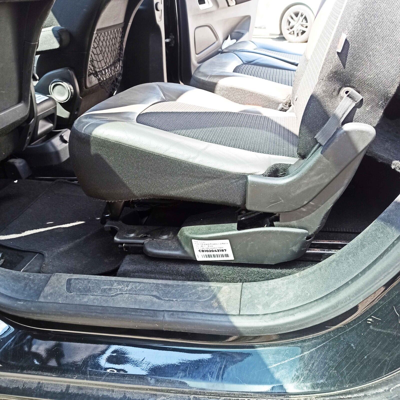 Citroen C4 Grand Picasso 2017 - 2020 Left Side Seat 2nd Middle Row Half Leather - Image 4