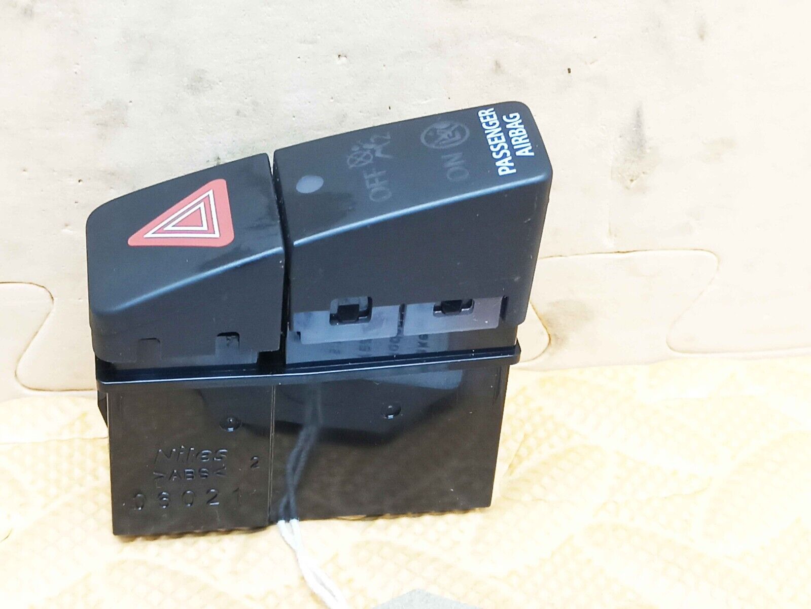 Suzuki Swift MK3 2017-2024 Passenger Airbag Hazard Lights Control