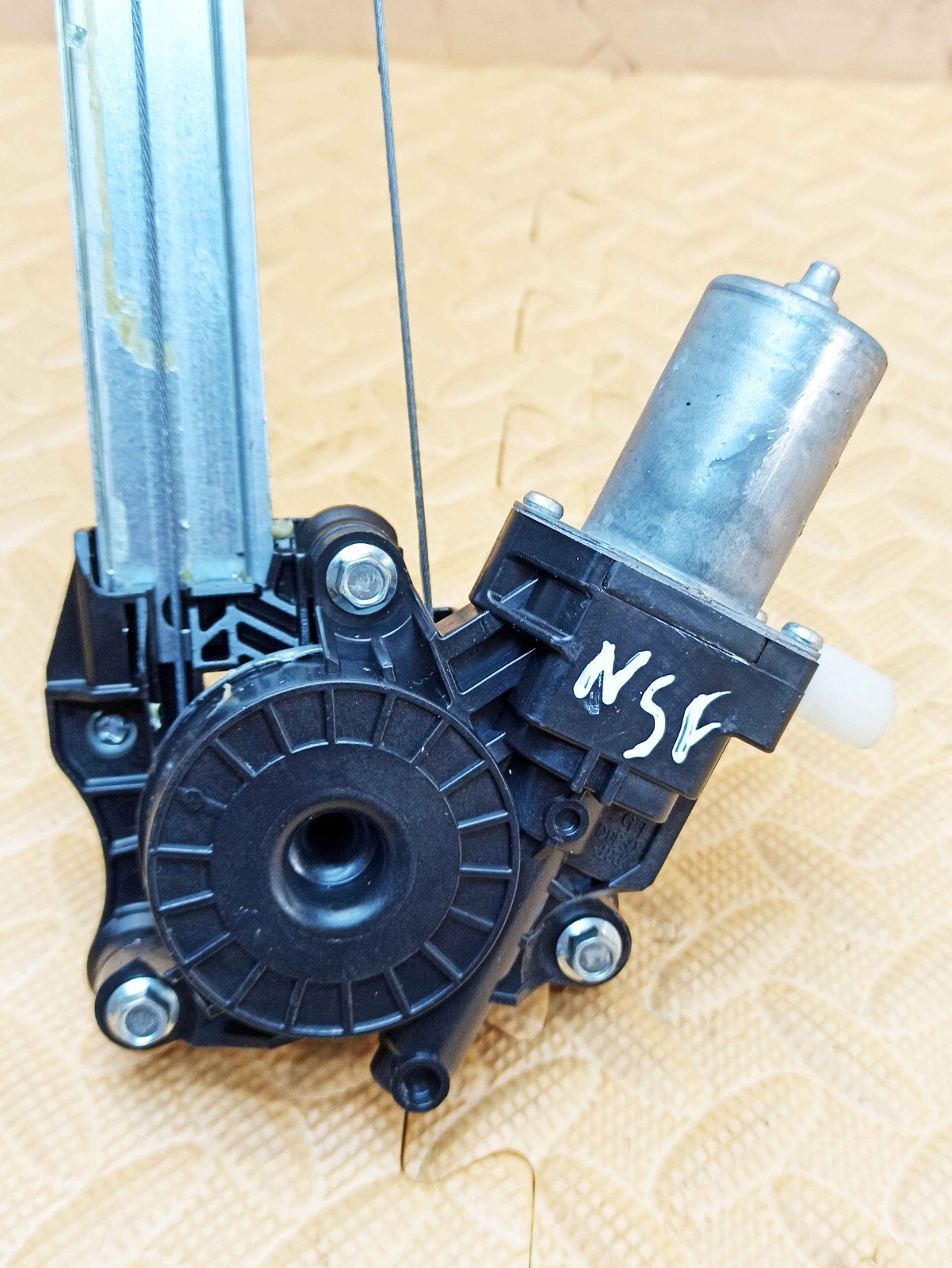 Suzuki Swift MK3 2017-2024 Front Left Window Regulator With Motor 83430-52R00 - Image 9