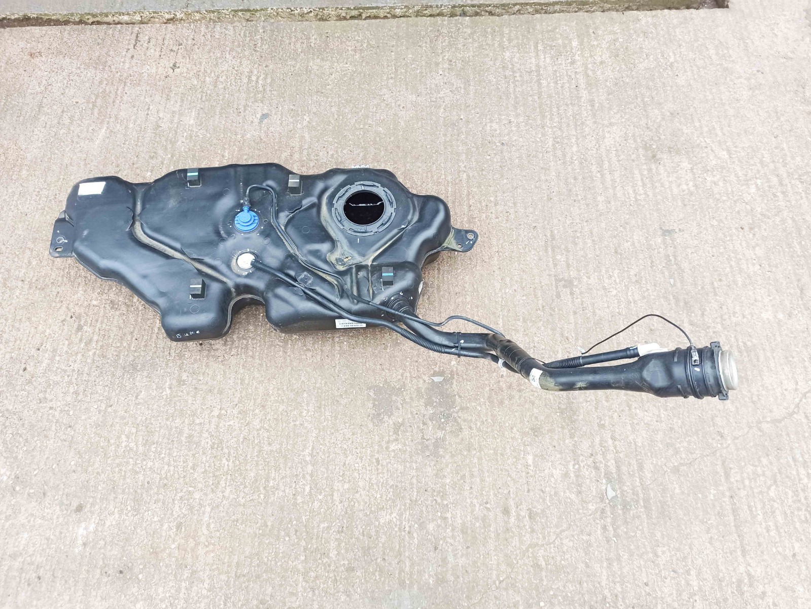 Nissan Juke MK2 2019-2023 1.0 Petrol Fuel Tank 172037446R OEM