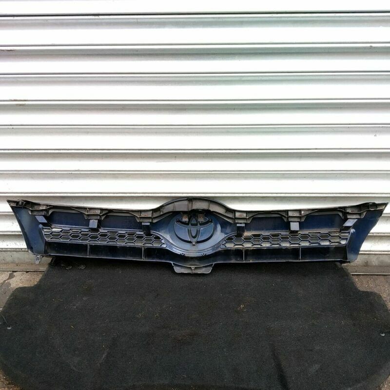 2005 Toyota Corolla Verso AR10 Genuine Front Grille HU-K8 - Image 3