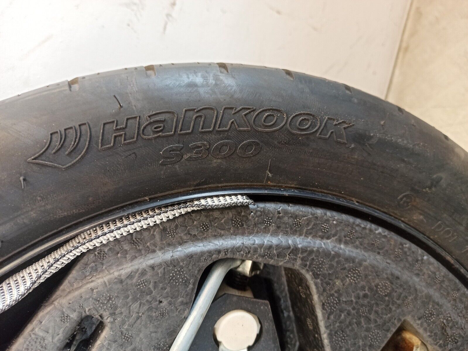 2007 VW Golf 16 Inch Spare wheel And Jack Kit T125/70D16 96M - Image 4