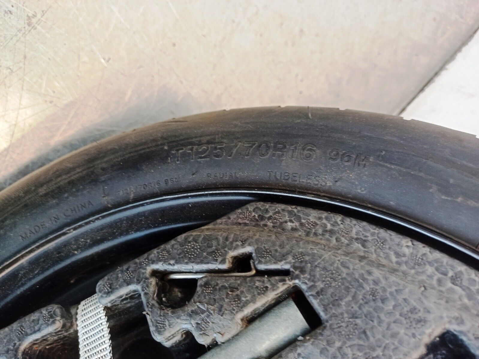 2007 VW Golf 16 Inch Spare wheel And Jack Kit T125/70D16 96M - Image 5