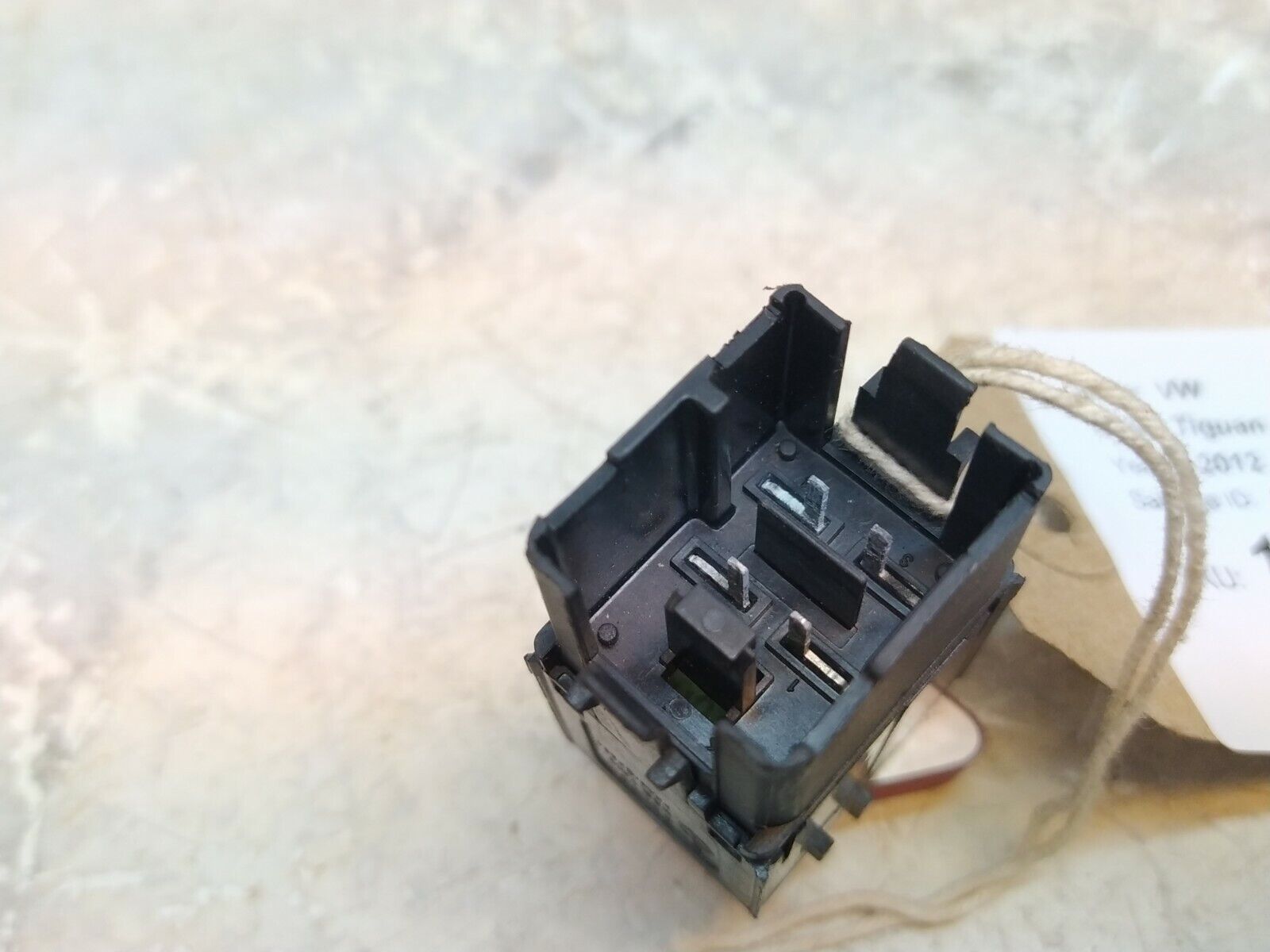 2012 VW Tiguan Hazard Warning Switch 5m0953509a - Image 3