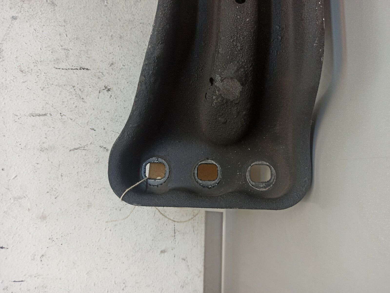 Mercedes Benz W205 C200 2014-2019 2.0 Petrol Gearbox Mount Bracket - Image 4