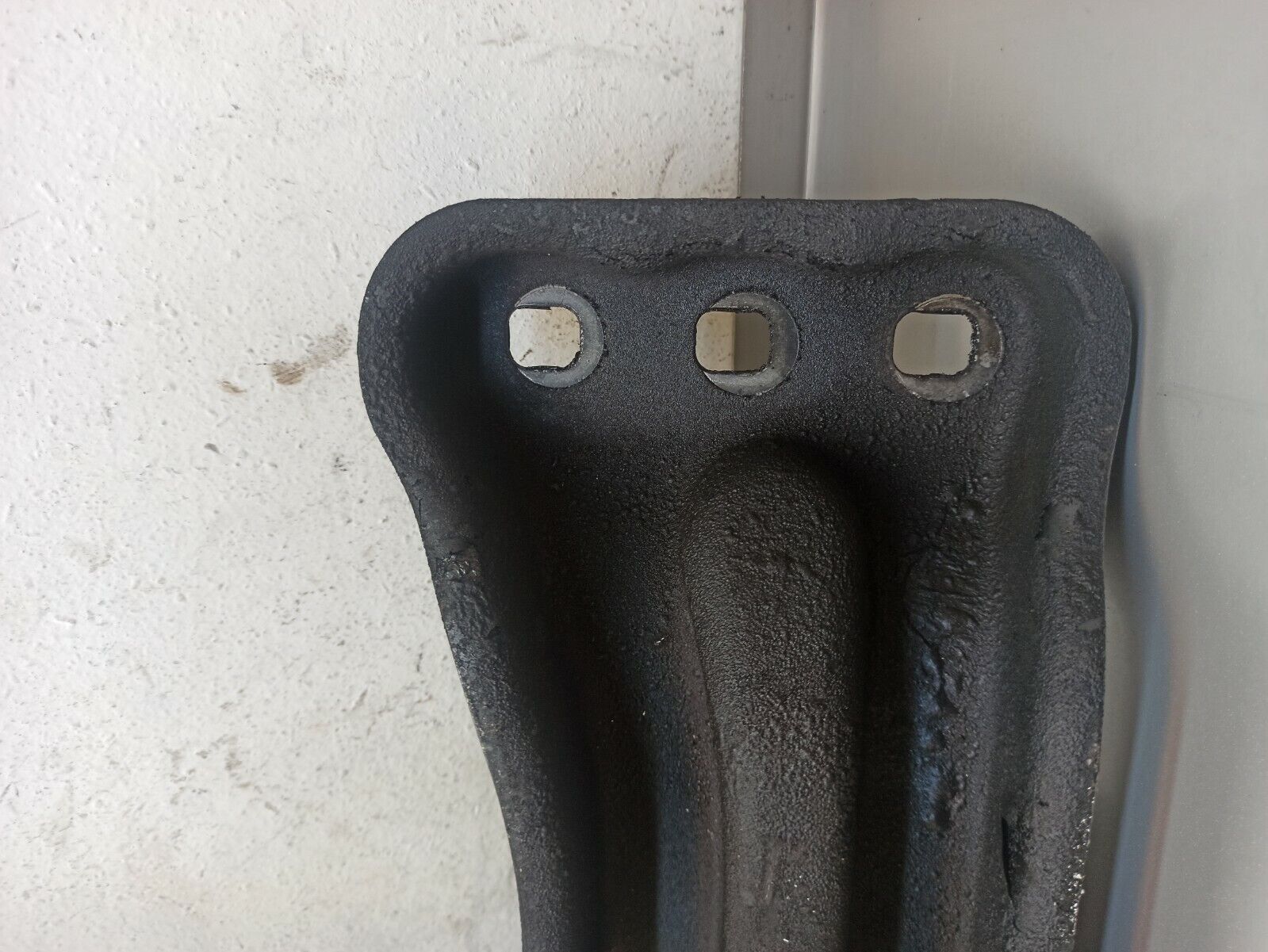 Mercedes Benz W205 C200 2014-2019 2.0 Petrol Gearbox Mount Bracket - Image 5