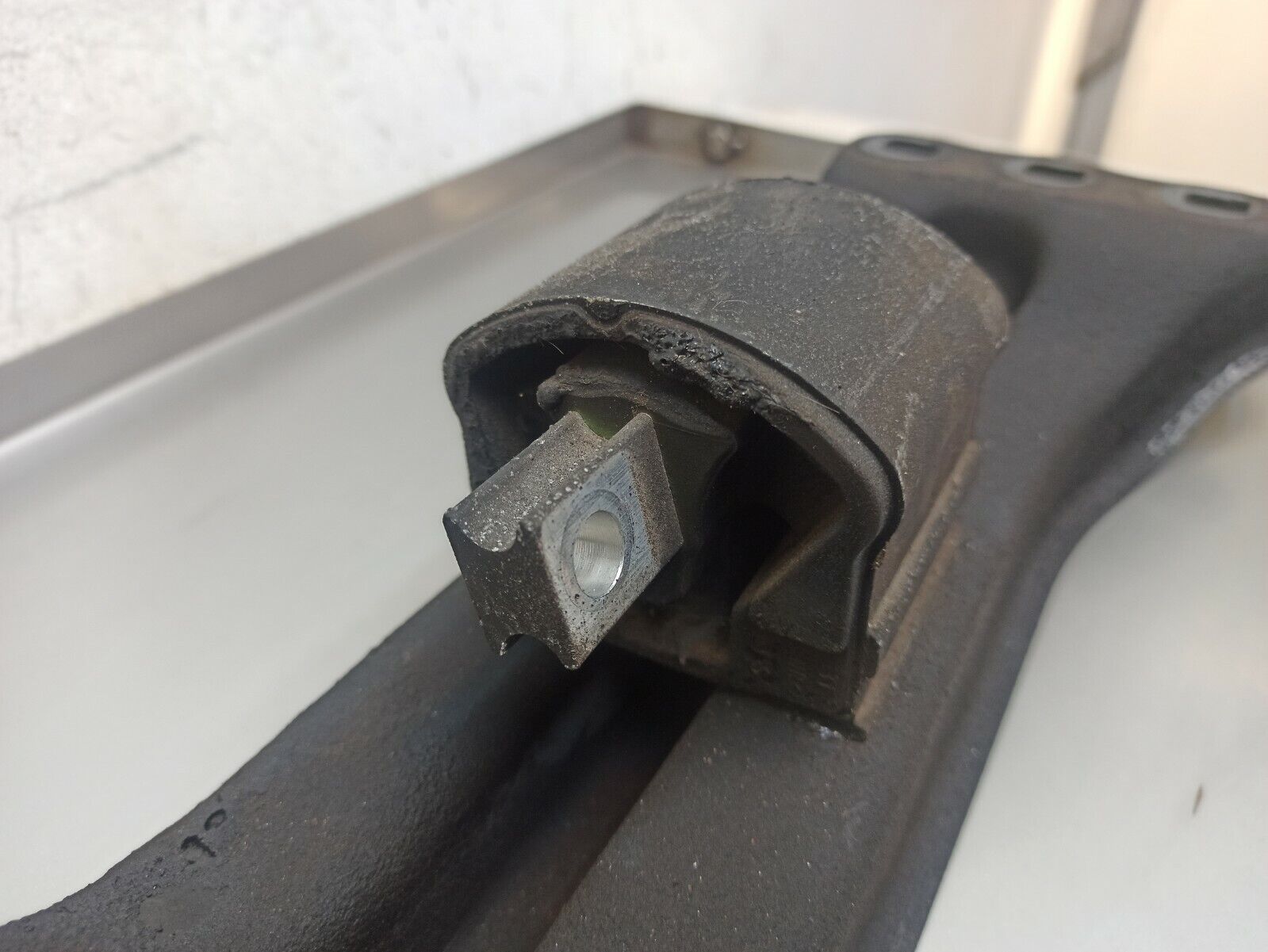 Mercedes Benz W205 C200 2014-2019 2.0 Petrol Gearbox Mount Bracket - Image 6