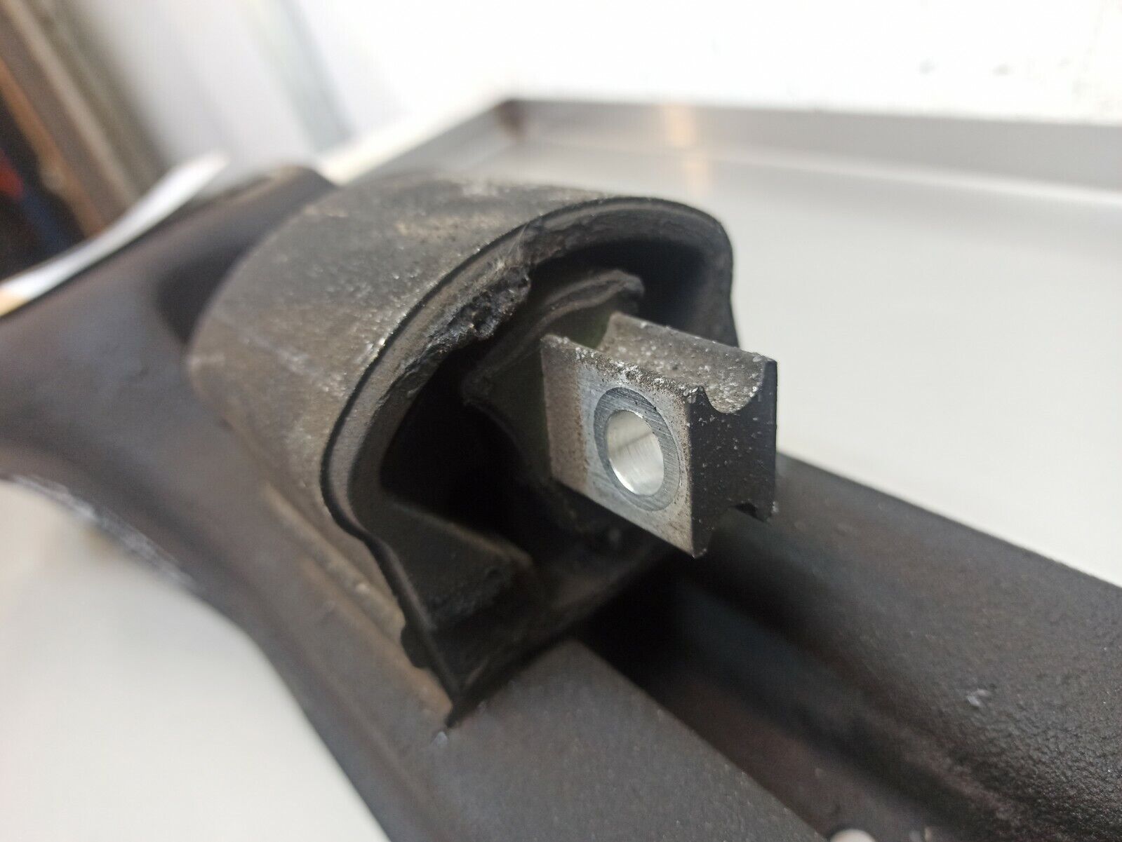 Mercedes Benz W205 C200 2014-2019 2.0 Petrol Gearbox Mount Bracket - Image 7