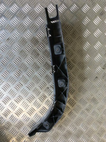 Seat Leon Right retainer support bracket rear bumper 1P0807864 2011 - Image 3