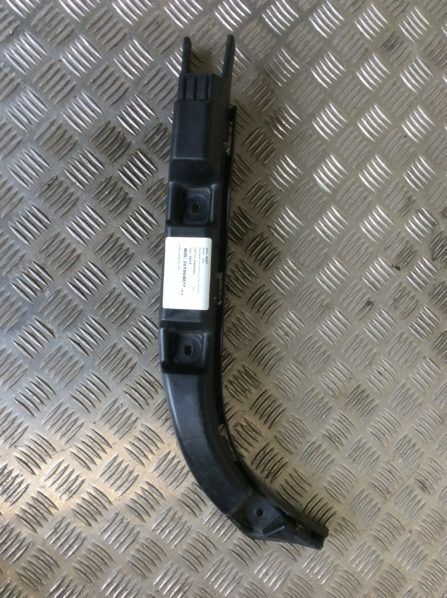 Seat Leon Right retainer support bracket rear bumper 1P0807864 2011