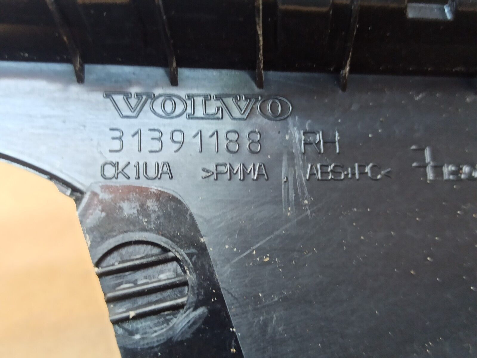 VOLVO V40 2015-2019 Door Leaf Right Rear 31391188 – Cars & Bits