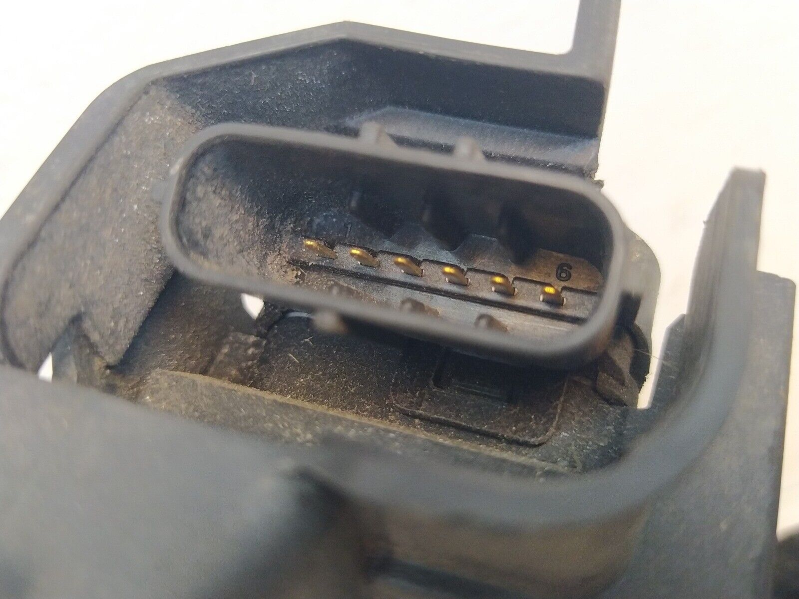 VW Touran 2003-2006 BKD 2.0 Fuel Filter housing 3C0127400B Diesel - Image 4