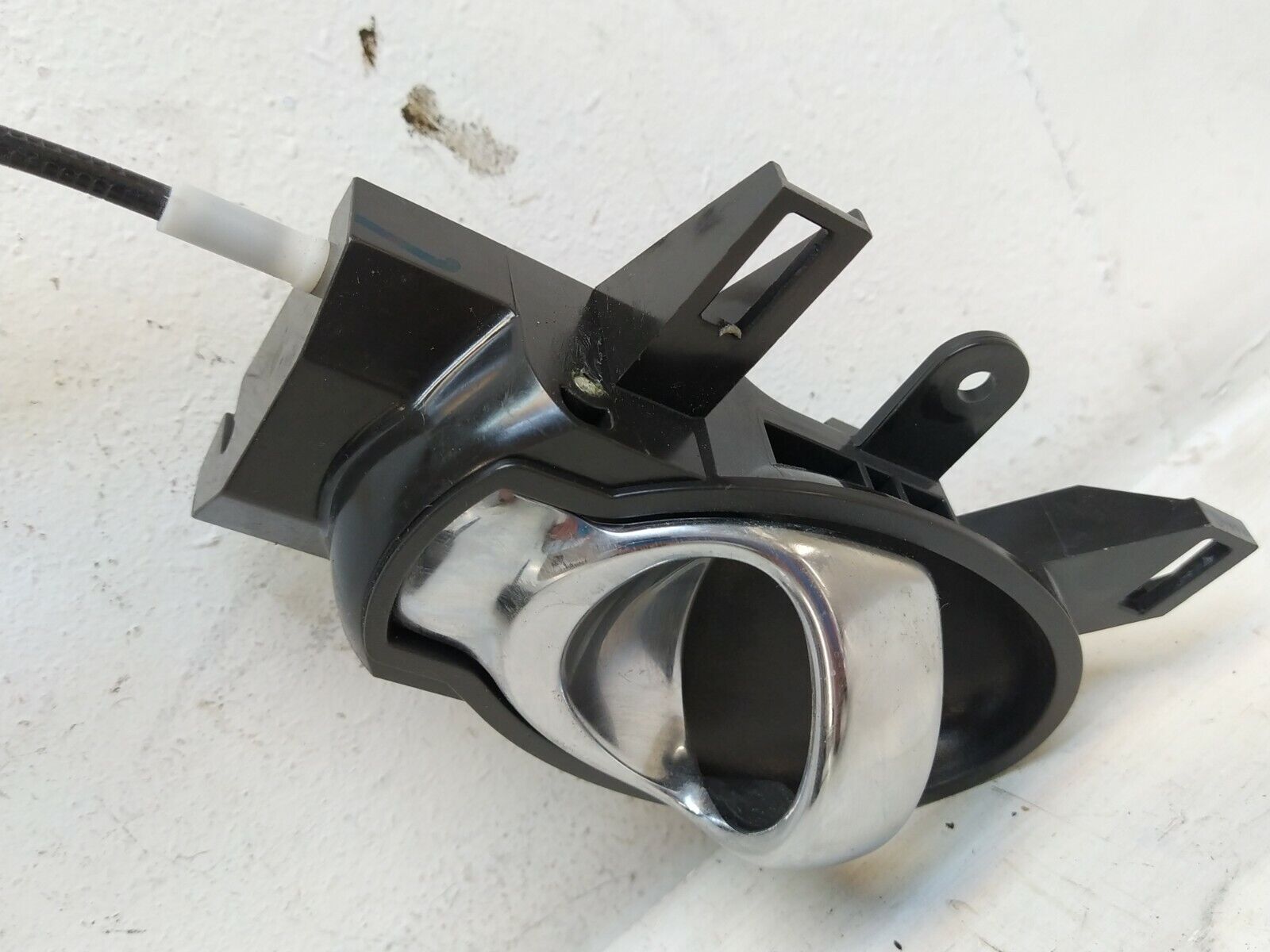 2017 Nissan Juke Door Handle & Lock Mechanism Driver Side Rear O/S/R X12CRRS - Image 3