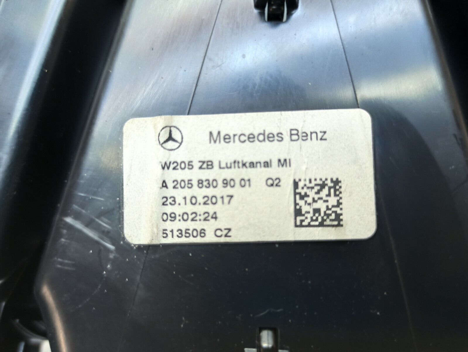 MERCEDES-BENZ 2014-2020 C200 W205 Dashboard Center Air Duct A2058309001 - Image 4