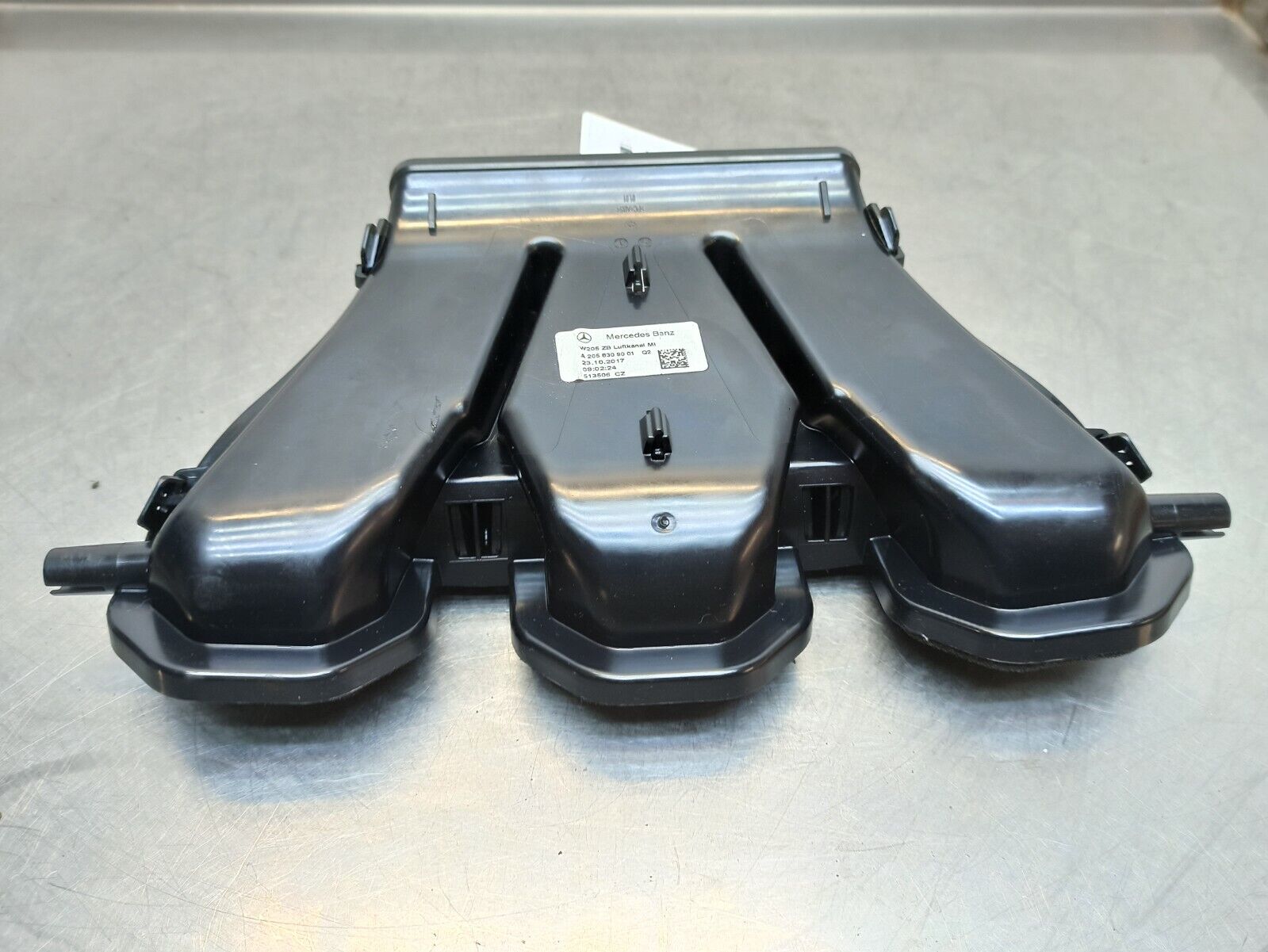 MERCEDES-BENZ 2014-2020 C200 W205 Dashboard Center Air Duct A2058309001