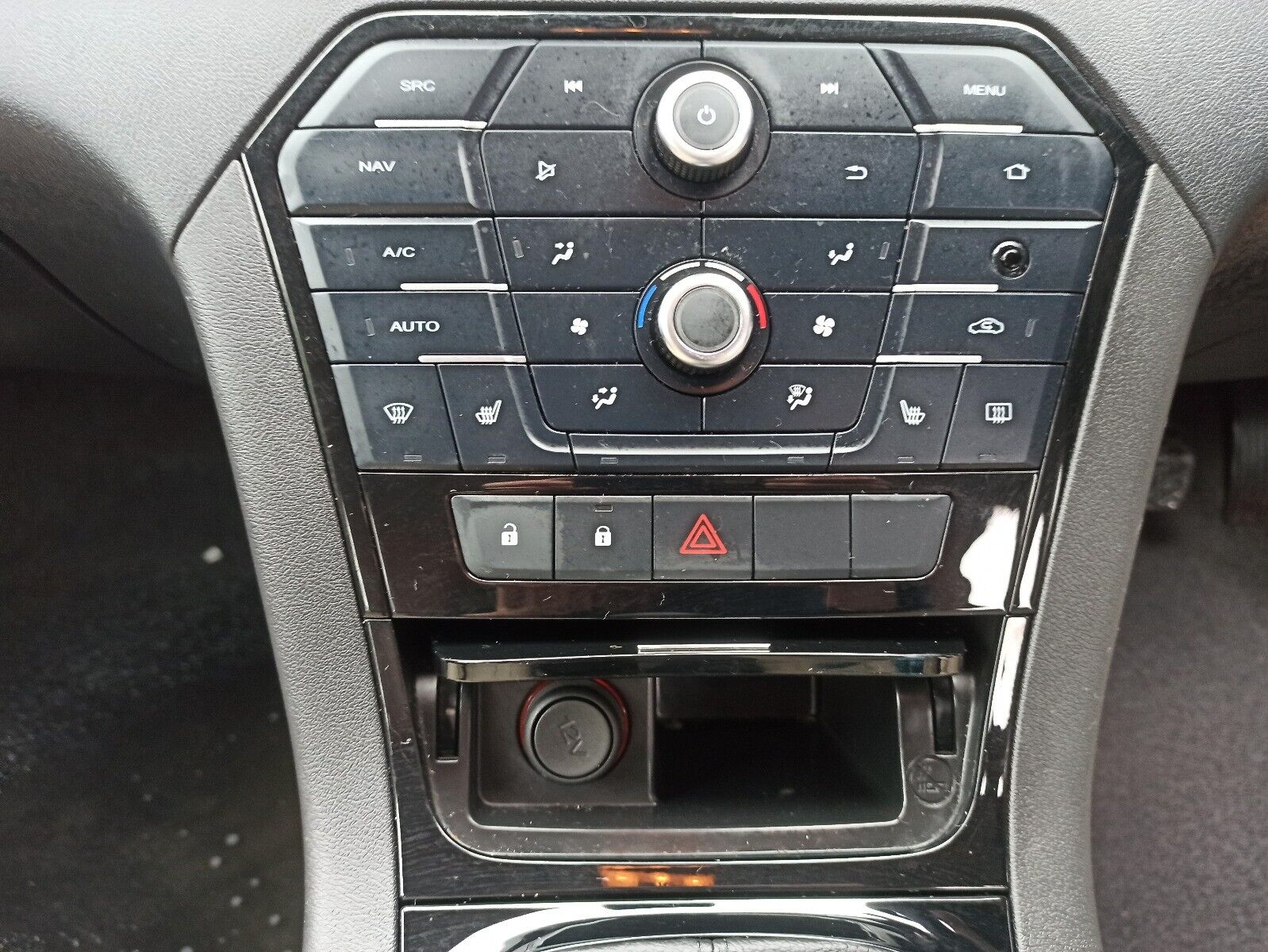 MG GS 2016-2020 Exclusive 1.5 Petrol Climate And Multimedia Control - Image 3