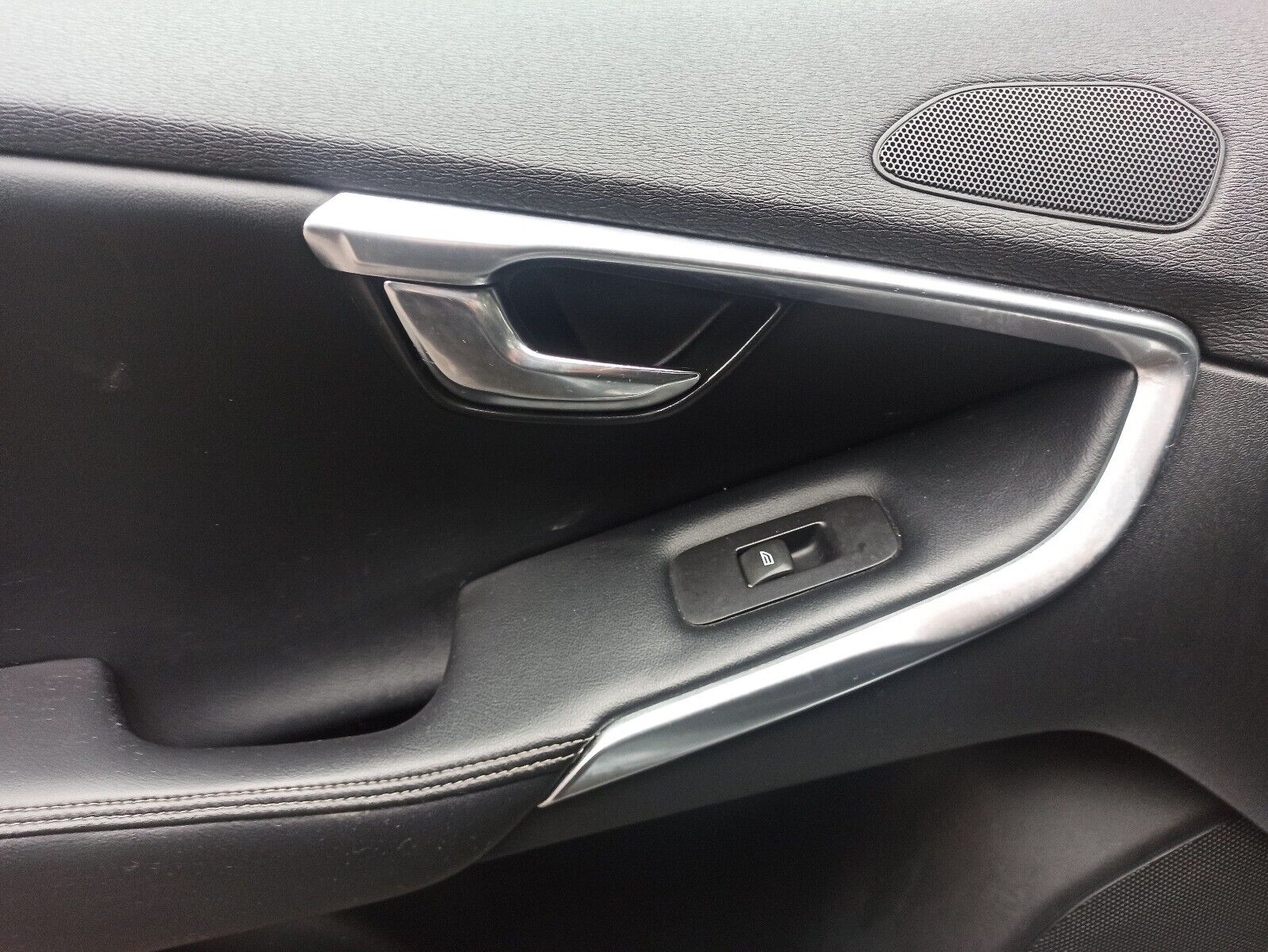 VOLVO V40 2016-2019 Door Chrome Handle Passenger Side Rear N/S/R - Image 3