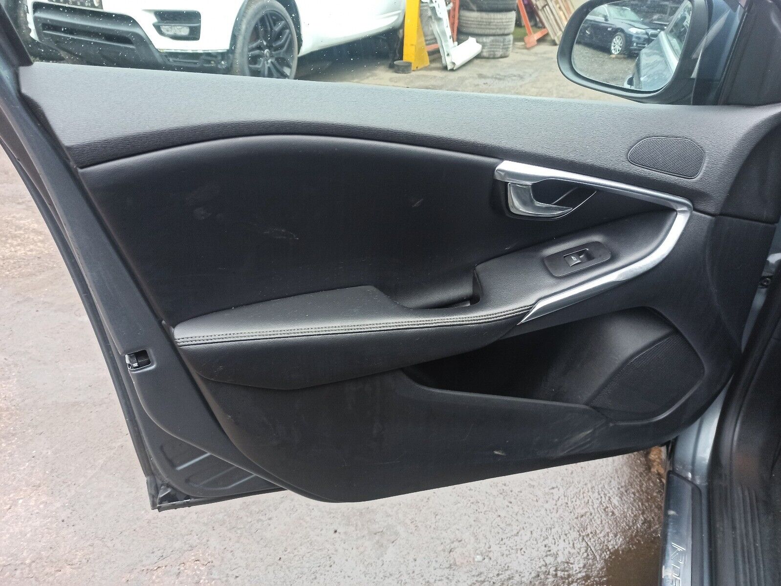 VOLVO V40 2016-2019 Door Chrome Handle Passenger Side Rear N/S/R - Image 5