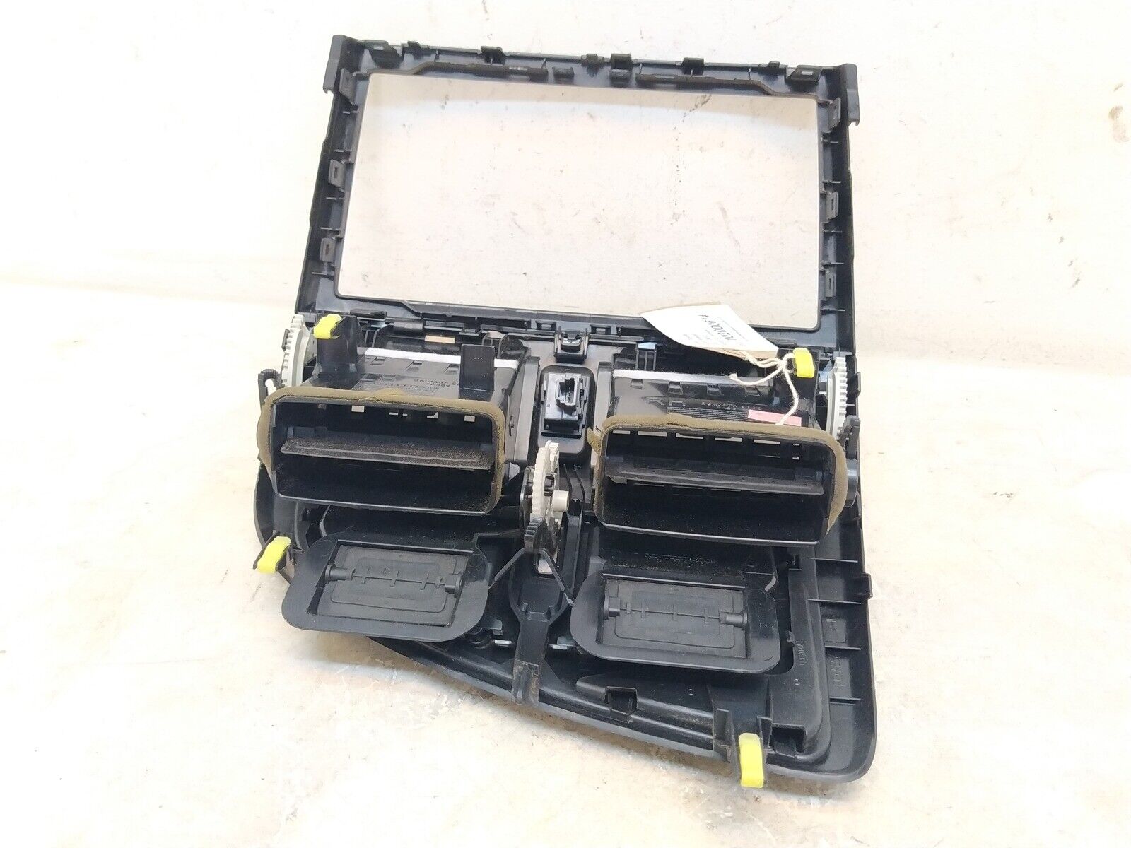 Toyota Avensis 2009-2013 2.0 Diesel Centre Air Vent Hazard Warning - Image 3