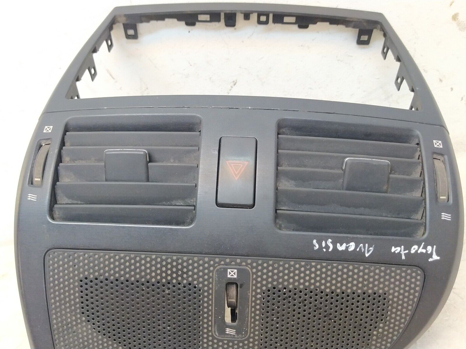Toyota Avensis 2009-2013 2.0 Diesel Centre Air Vent Hazard Warning - Image 6