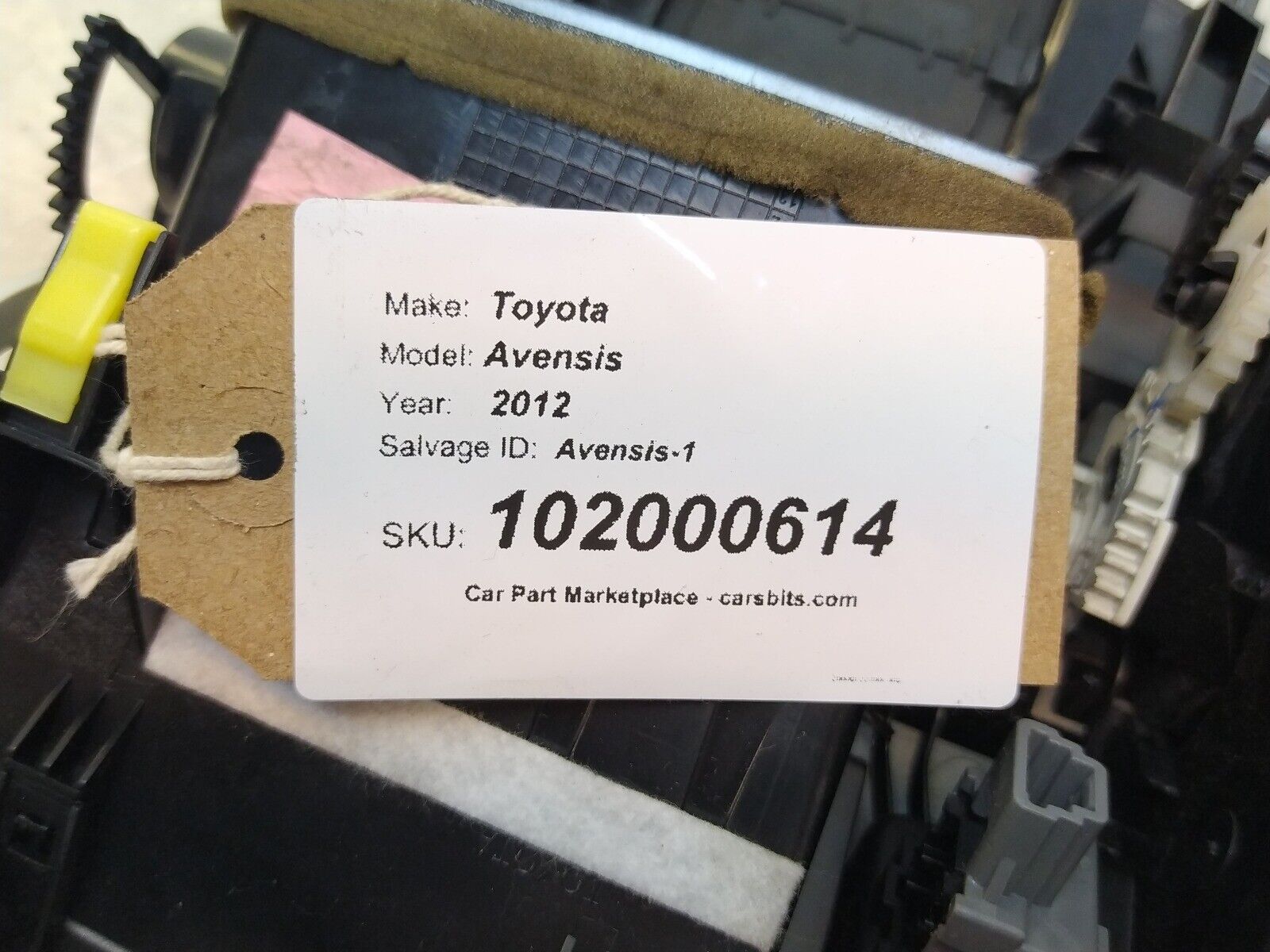 Toyota Avensis 2009-2013 2.0 Diesel Centre Air Vent Hazard Warning - Image 7