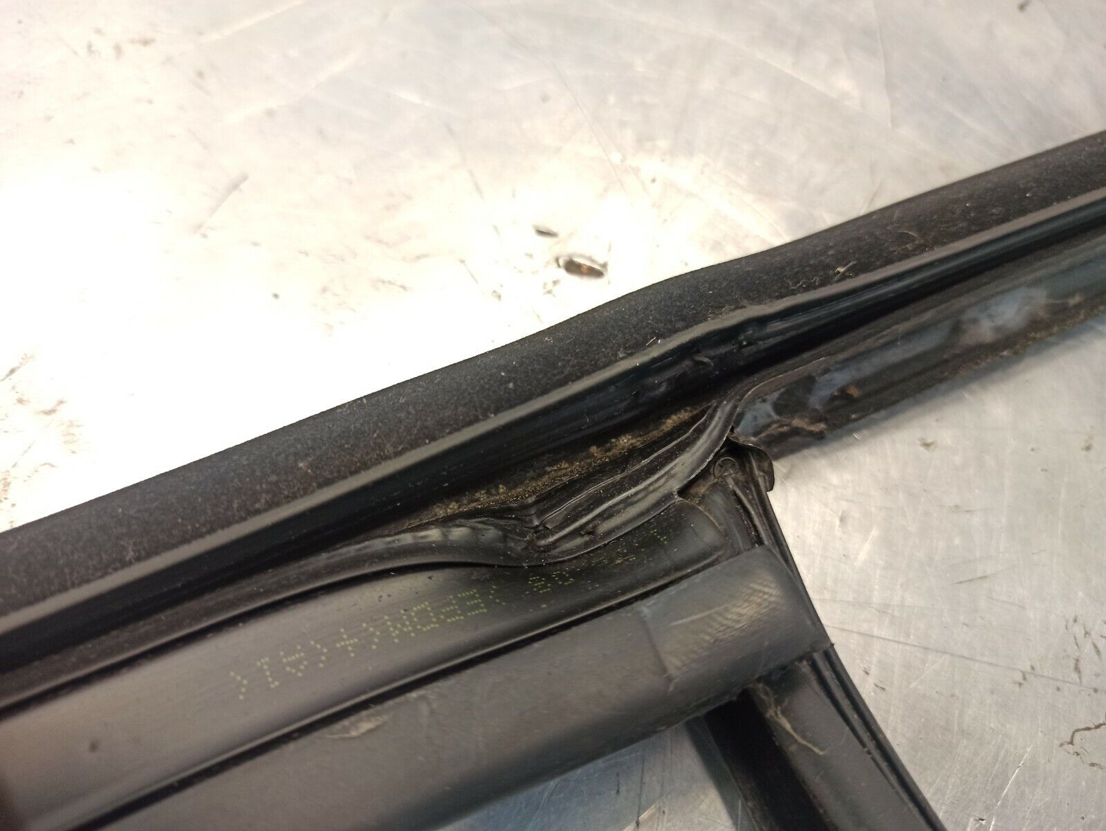 VW Tiguan 5N 2007-2012 Rear Window Door Trim Rubber Seal O/S/R 5N0839432 - Image 4