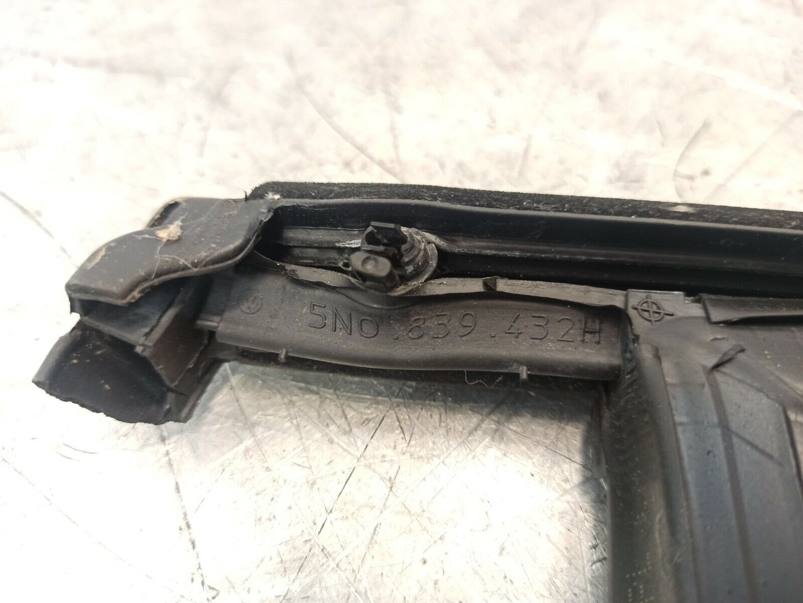 VW Tiguan 5N 2007-2012 Rear Window Door Trim Rubber Seal O/S/R 5N0839432 - Image 5