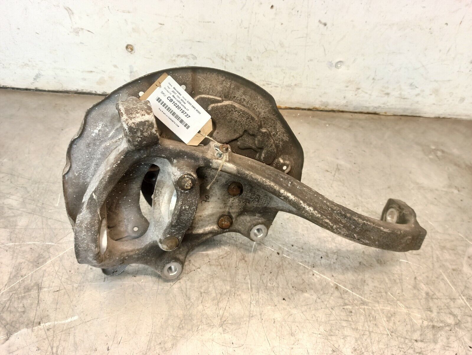 MERCEDES-BENZ C 200 W205 14-20 2.0 Petrol Front Wheel Hub & Control Arm O/S/F - Image 3