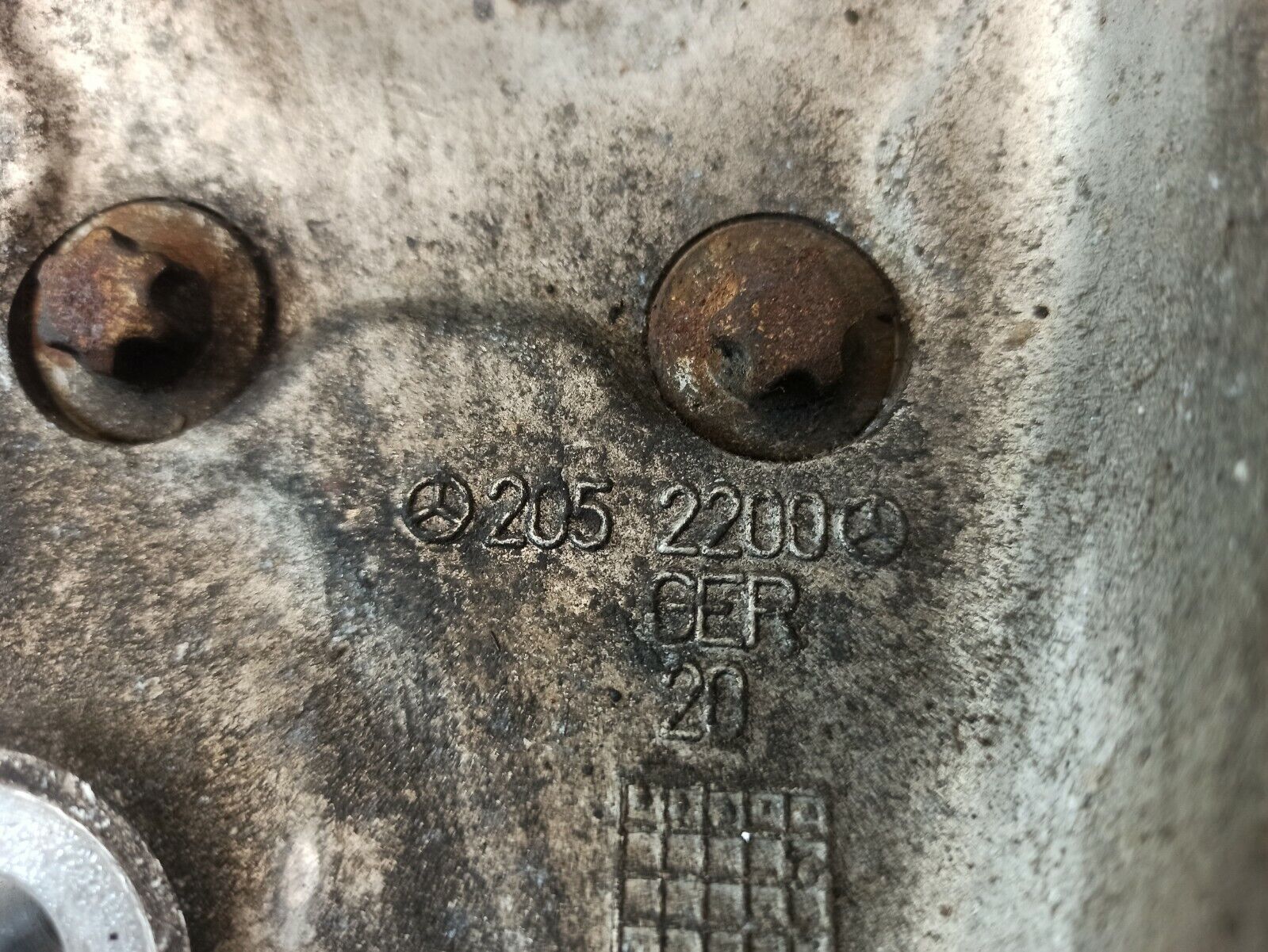 MERCEDES-BENZ C 200 W205 14-20 2.0 Petrol Front Wheel Hub & Control Arm O/S/F - Image 6