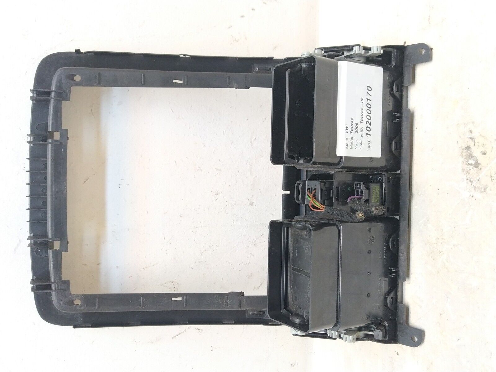 VW Touran 2003-2006 BKD 2.0 Center Dashboard Airvent 1T2819728 - Image 3