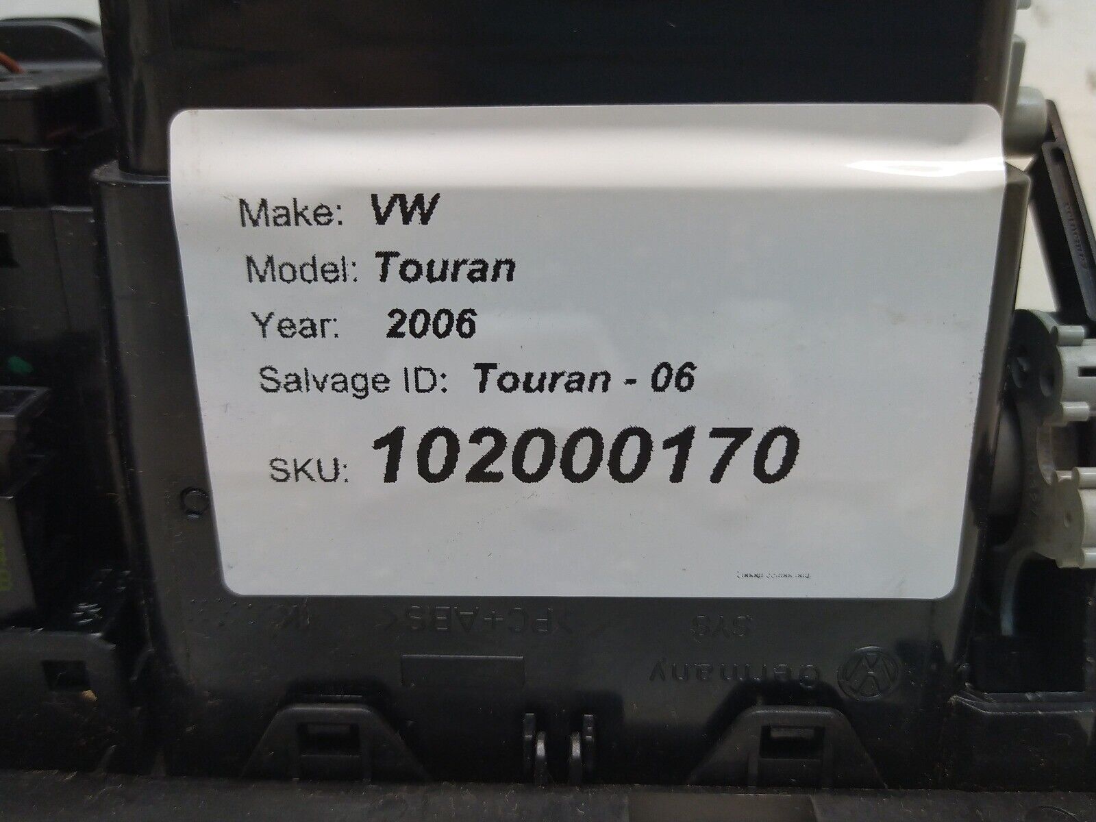 VW Touran 2003-2006 BKD 2.0 Center Dashboard Airvent 1T2819728 - Image 4