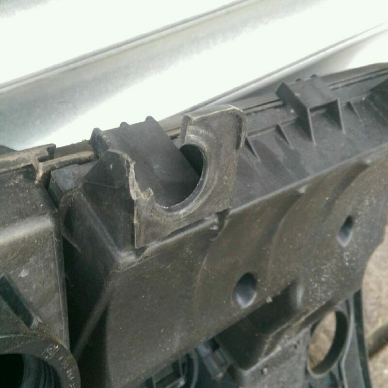 VW Golf MK5 2004-2008 Genuine Engine Cover HU-YC7 - Image 4