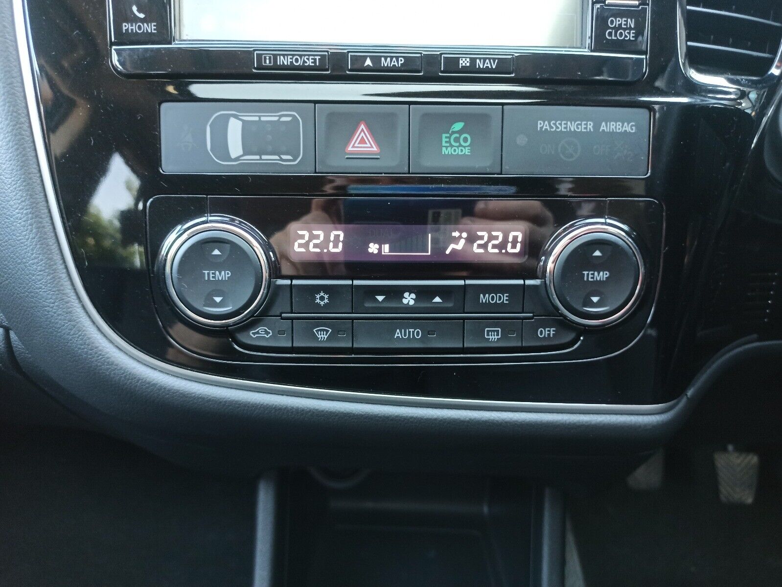 MITSUBISHI OUTLANDER 2015-2020 2.2 Diesel Climate Control - Image 3