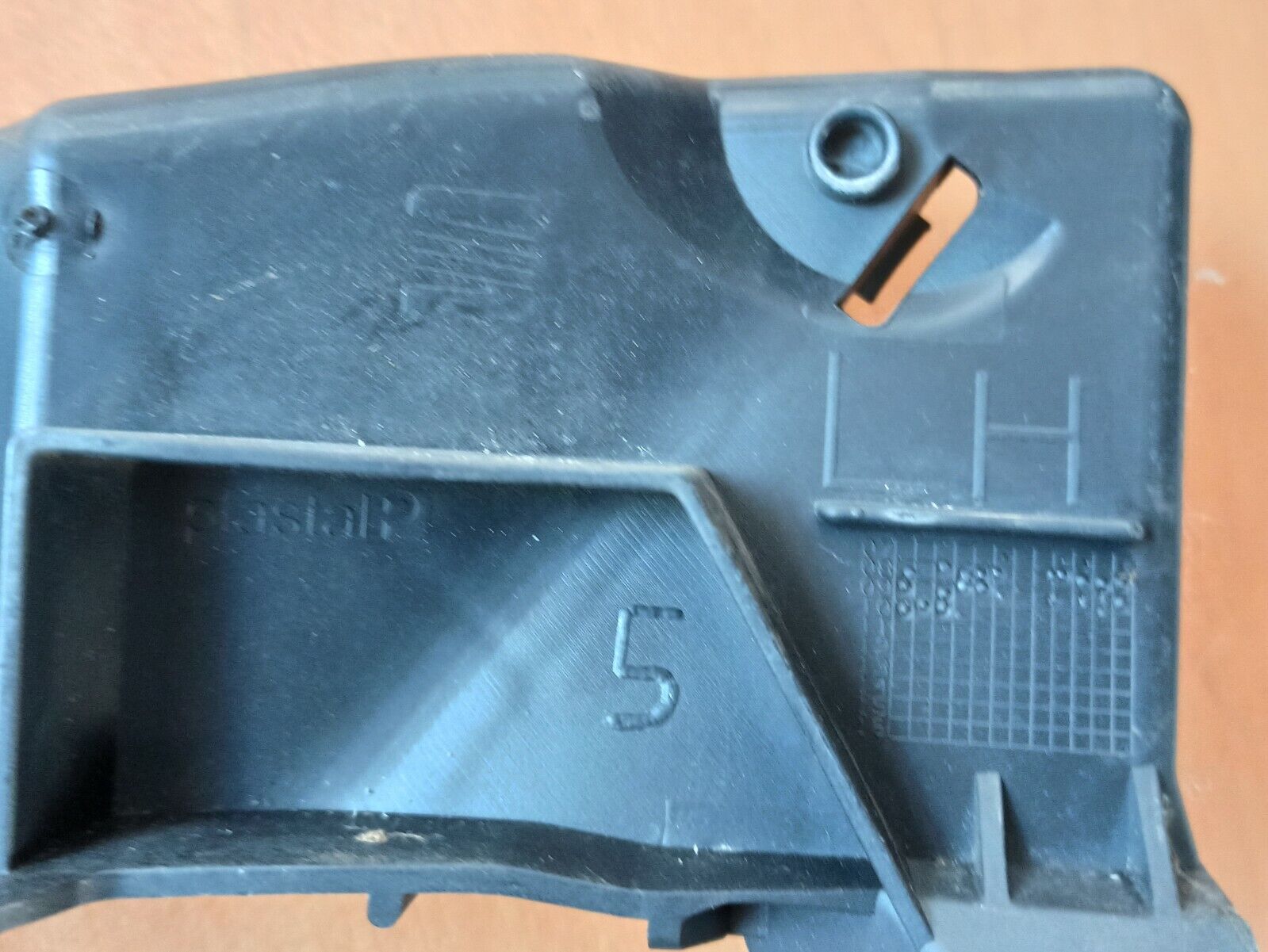 Seat Ibiza 6F MK5 2017-2020 Rear Bumper Bracket Holder N/S/R 6J4807377 - Image 4