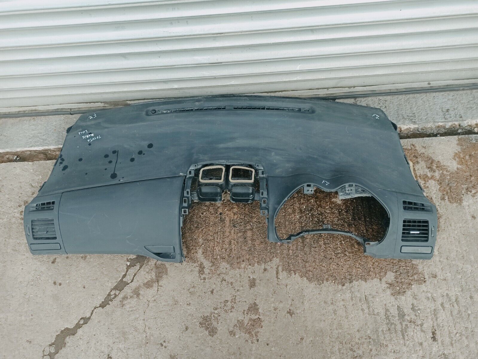 2011 Toyota Auris Bare Dashboard - Image 4