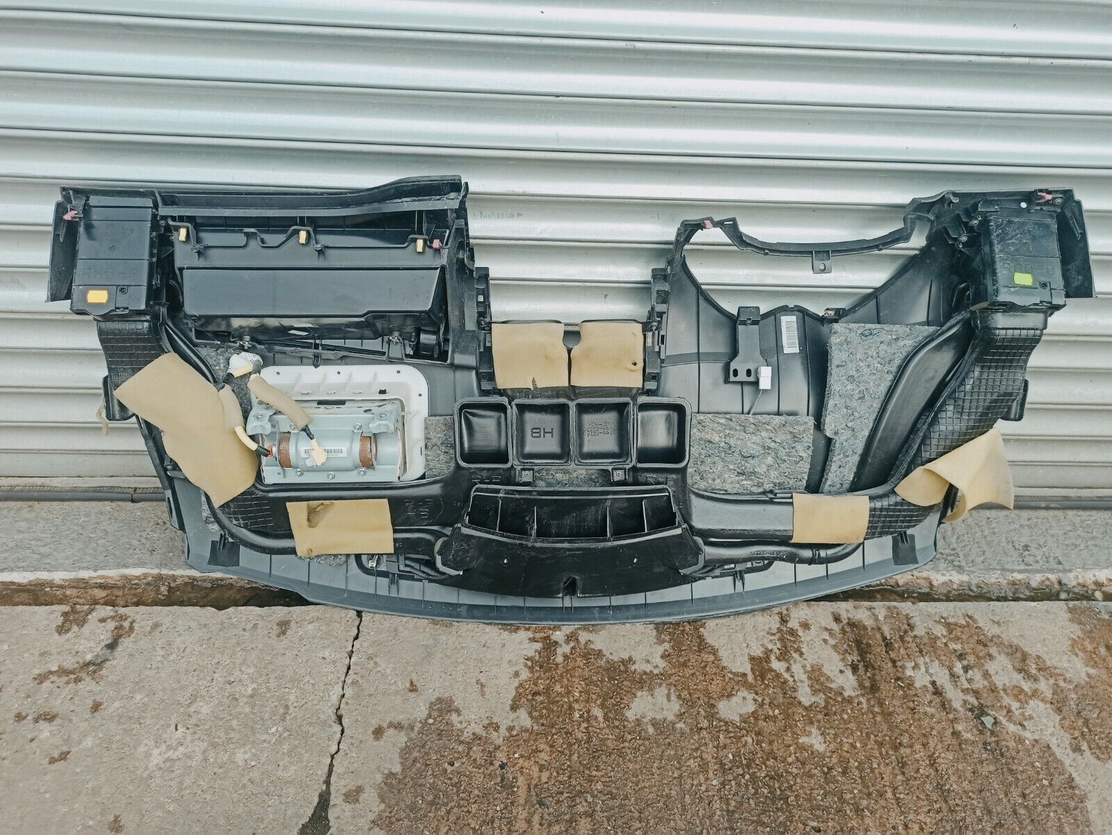 2011 Toyota Auris Bare Dashboard - Image 5