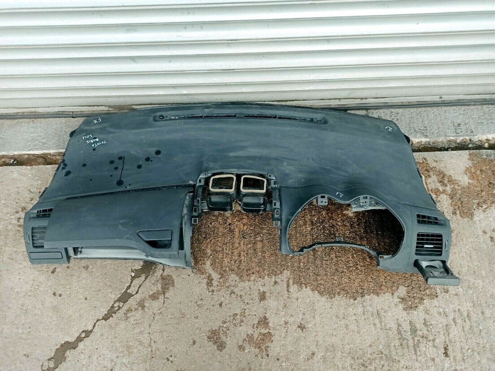 2011 Toyota Auris Bare Dashboard