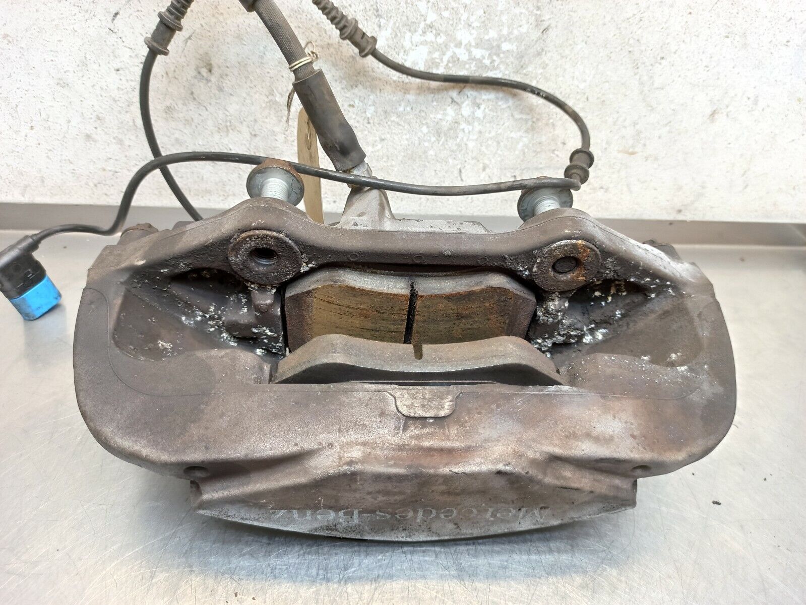 MERCEDES-BENZ 2014-2020 C 200 W205 Front Brake Caliper Driver Side Front O/S/F - Image 4