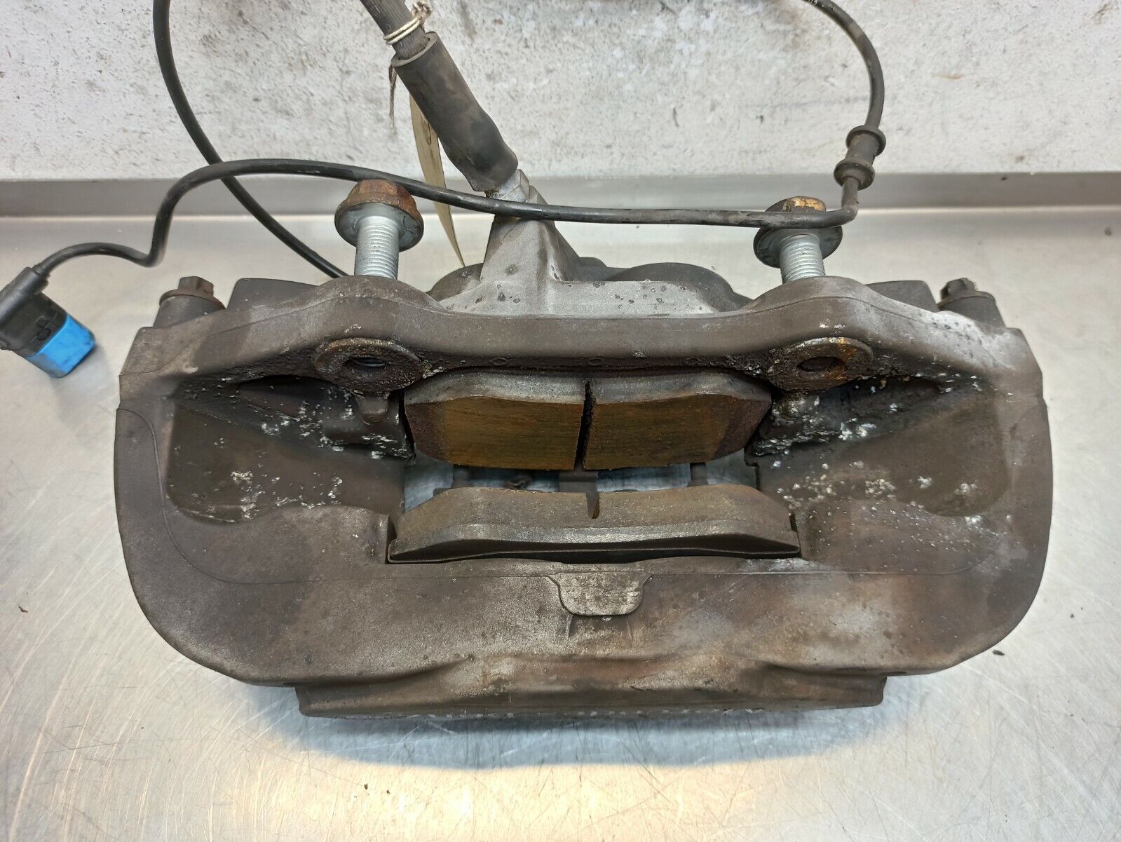 MERCEDES-BENZ 2014-2020 C 200 W205 Front Brake Caliper Driver Side Front O/S/F - Image 5