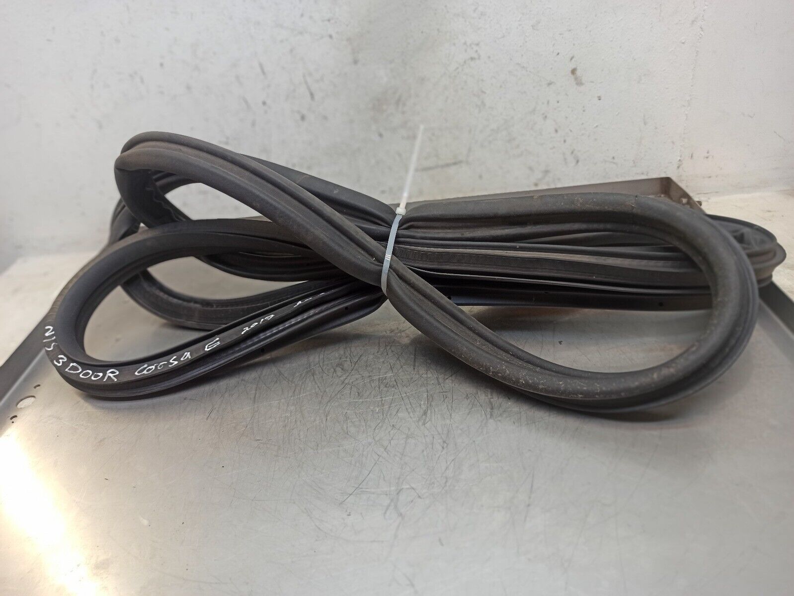 Vauxhall Corsa E 2015-2019 3 Door Rubber Surrounding Seal N/S - Image 4