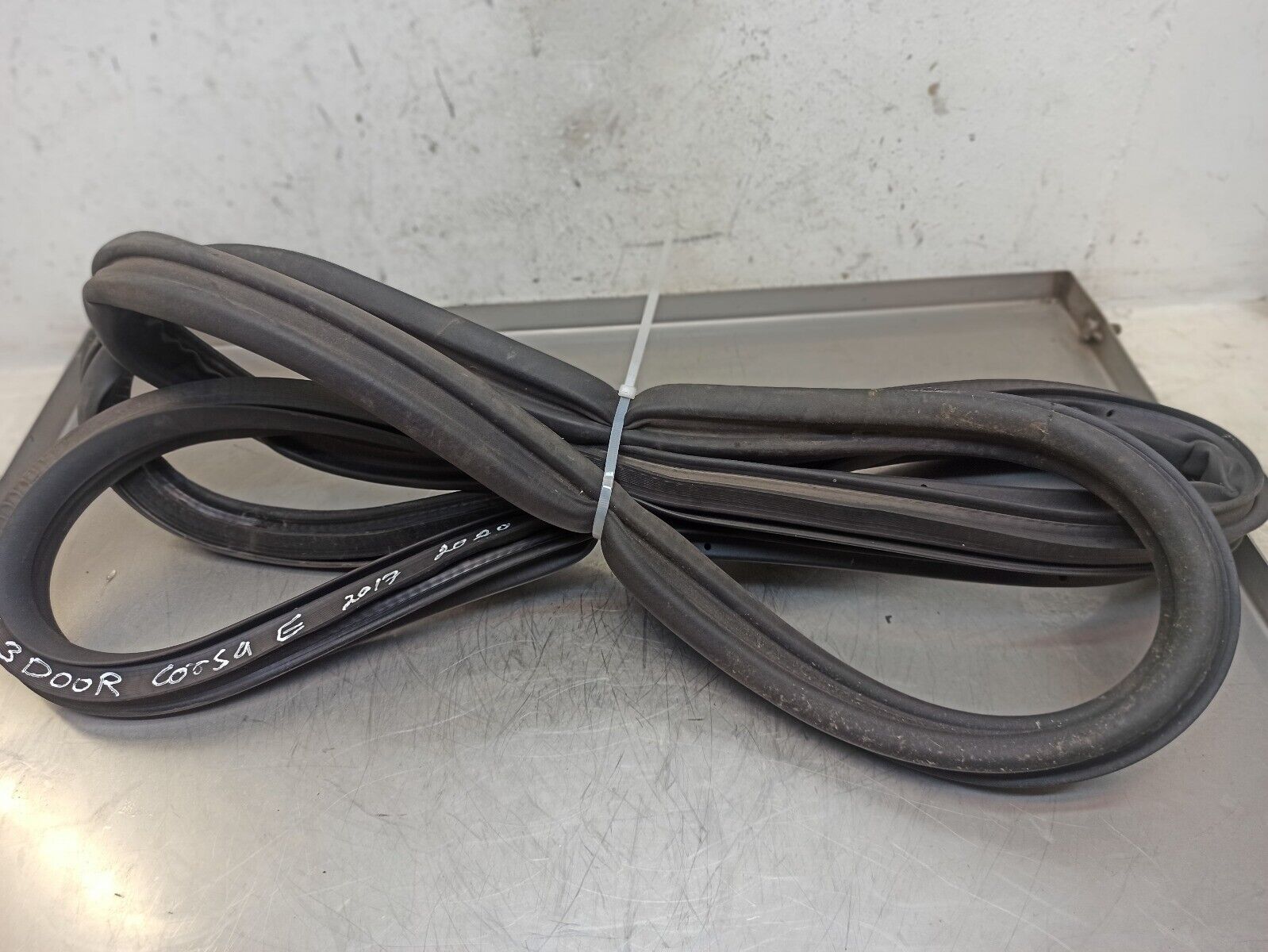 Vauxhall Corsa E 2015-2019 3 Door Rubber Surrounding Seal N/S - Image 5