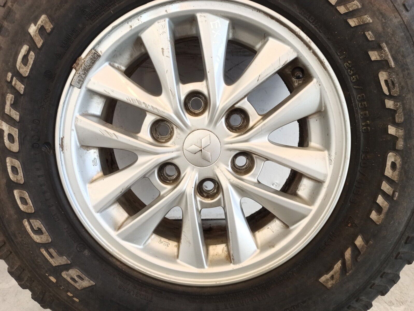 2015 Mitsubishi LT 200 16 Inch Alloy Wheel 235/85R16 - Image 3