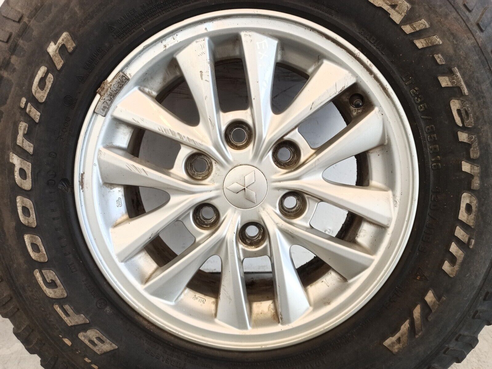 2015 Mitsubishi LT 200 16 Inch Alloy Wheel 235/85R16 - Image 4