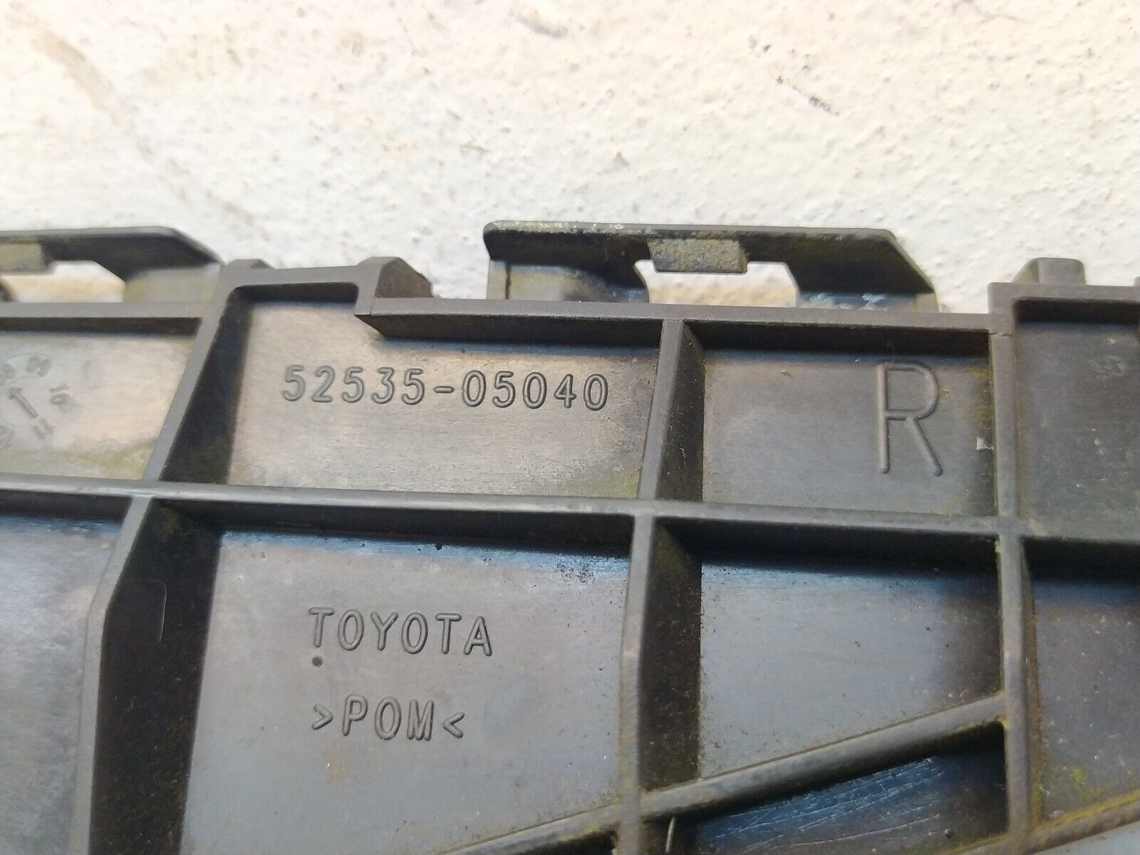 Toyota Avensis 2009-2013 2.0 Diesel Driver Side Retainer Bumper Side 52535-05040 - Image 3