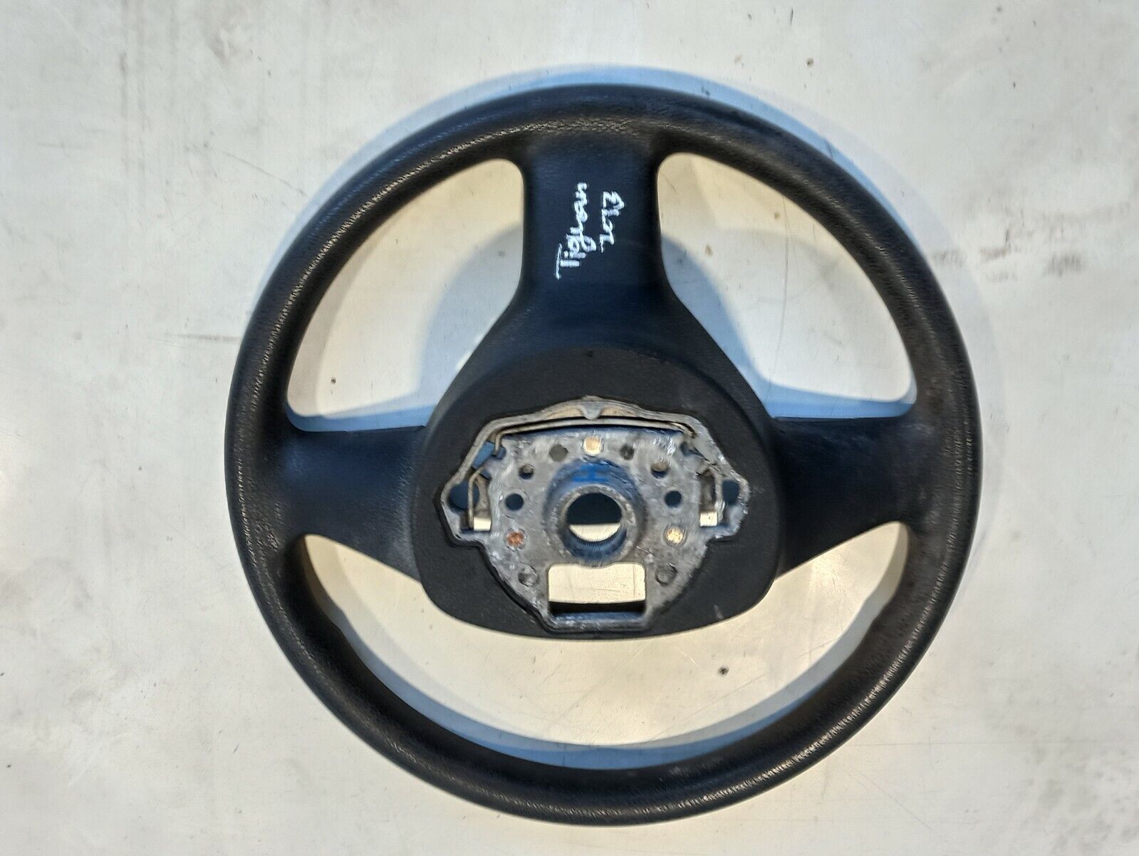 VW Tiguan 5N 2007-2012 Front Steering Wheel 6087965 - Image 4