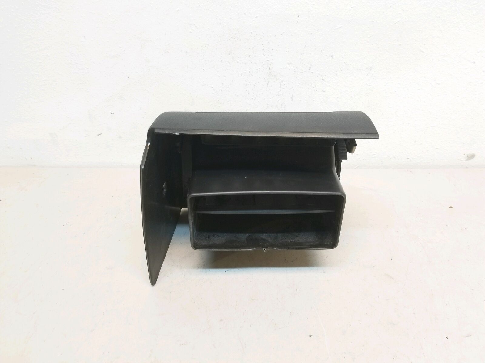 2007 VW Fox 5Z Genuine Dashboard Trim Air Vent 5Z0819704 CB-K11 - Image 4