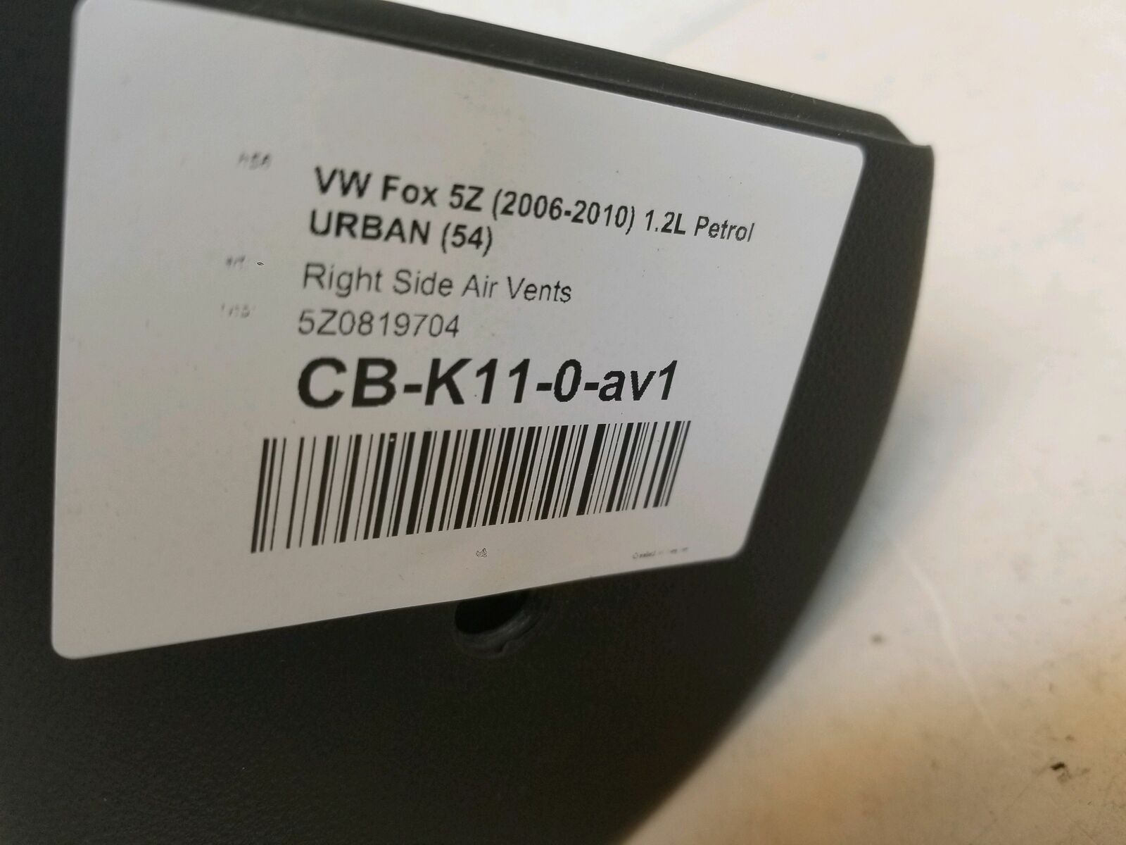 2007 VW Fox 5Z Genuine Dashboard Trim Air Vent 5Z0819704 CB-K11 - Image 5