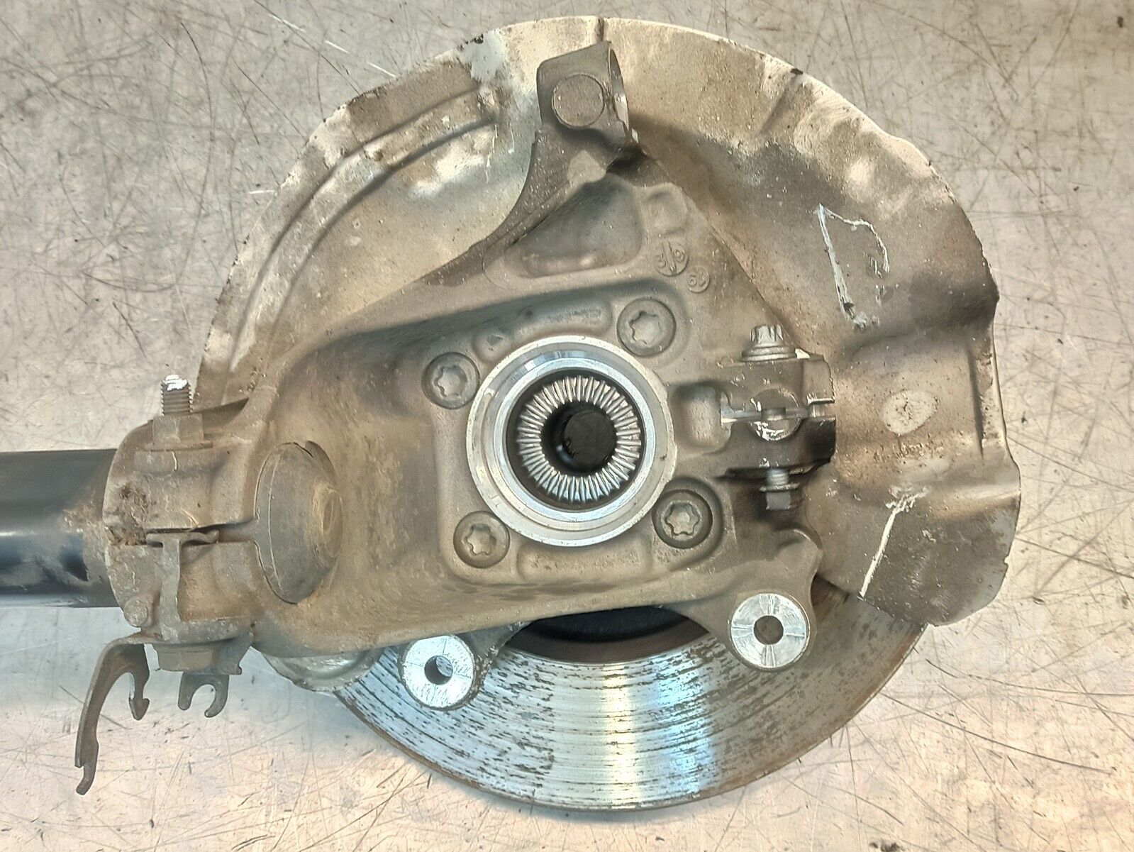 BMW X1 F48 LCi M SPORT 2019-2021 Front Shock Absorber Wheel Hub 