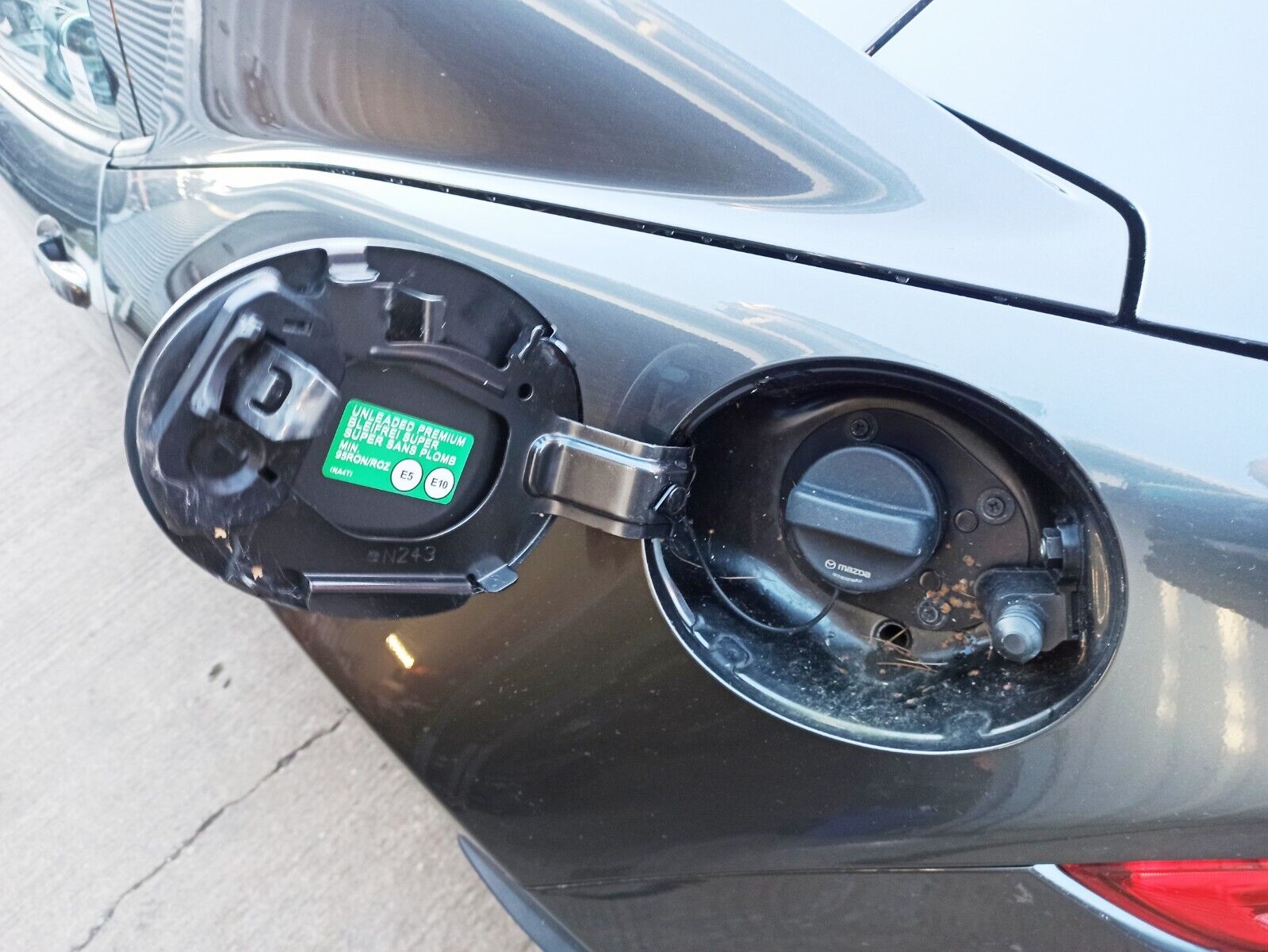 小麦ページ Mazda MX-5 MK4 2016-2023 Fuel Flap Tank Door Cover in 46G Machine